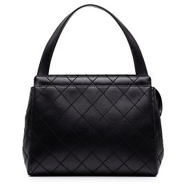 Bolsa Chanel em pele de cordeiro preta com costura CC Preto