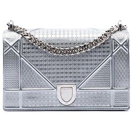 Dior Diorama Crossbody-Tasche aus Lackleder Silver Microcannage Silber