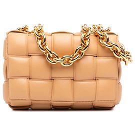 Bottega Veneta Bolsa Satchel Cassette em Nappa Intrecciato acolchoado bege com corrente Bege