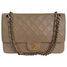 Bolso Chanel Classic Flap Medium en piel de cordero beige Beige