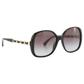 CHANEL - Óculos de sol Chanel em plástico e couro preto e dourado Preto