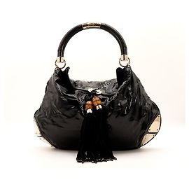 Bolsa Hobo Gucci em couro envernizado preto com tassel de bambu Preto