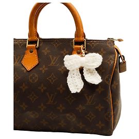 Louis Vuitton Amuleto de bolso lazo de ganchillo blanco Blanco