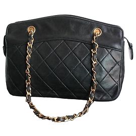 Chanel Gesteppte Handtasche aus schwarzem Leder Schwarz