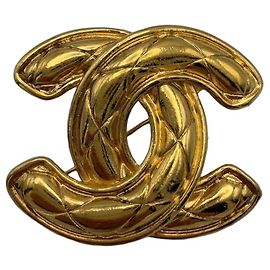 Broche acolchado Chanel CC Dorado Dorado