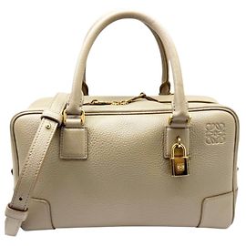 Bolso Loewe Amazona 23 de piel de becerro granulada suave Beige Arena