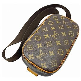 Louis Vuitton Monogram Pochette Gange Body Bag Marron Monogramme