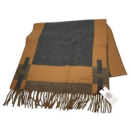 Hermès Bufanda/Estola de cachemira Hermes H Passant Castaño Camello