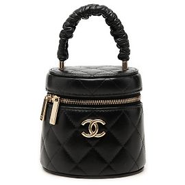 Mini Vanity Case Chanel en Agneau Matelassé Noir avec Poignée Froncée Noir