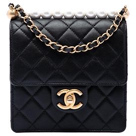 Chanel Black Small Quilted Lambskin Chic Pearls Flap Preto