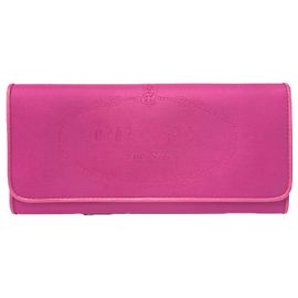 Portafoglio lungo Prada in nylon con logo, rosa Rosa