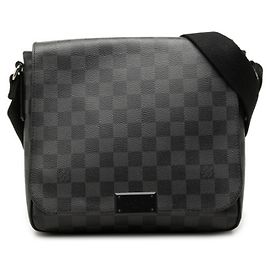 Bolsa Tiracolo Louis Vuitton Damier Graphite District PM Preto