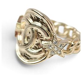 Anel banda Chanel banhado a ouro com marca Coco Dourado