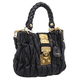 Bolsa de mão Miu Miu Matelassé Ready lock em couro Preto Ouro RN0473 Auth am12728M Preto Dourado
