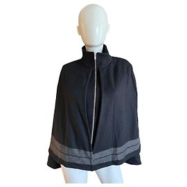 Autre Marque Cape Rodebjer en laine noire à rayures grises Noir Gris