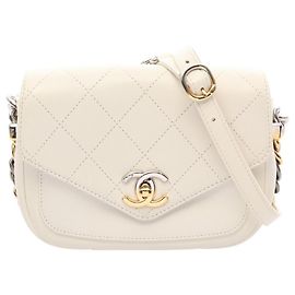 Bolsa de Ombro Pequena Chanel Matelassé Branco