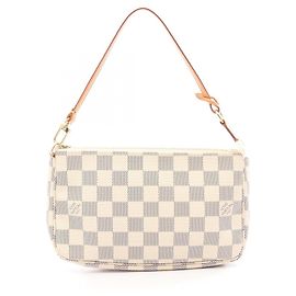 Bolsa Louis Vuitton Pochette Accessoires Branco