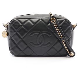 Borsa a tracolla Chanel Matelassé in pelle d'agnello nera Nero