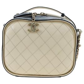 Chanel Vanity Case Quilted Crumpled Calfskin Small Weiß