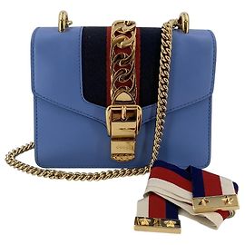 Gucci Mini borsa a tracolla Sylvie con patta, catena e Web in pelle azzurra Blu