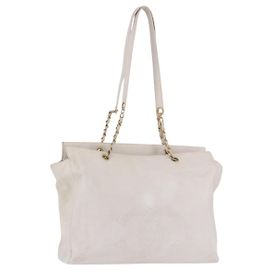 CHANEL Bolsa Tote com Corrente em Couro Caviar White Gold CC Outro