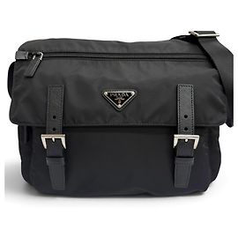 Bolso bandolera Prada de nylon reciclado con logotipo triangular Negro