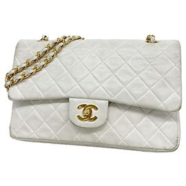 Bolsa de Ombro Chanel Matelassé Branco