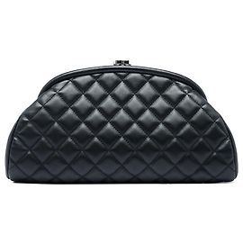 Clutch Chanel Timeless Kisslock de piel de cordero acolchada negra Negro