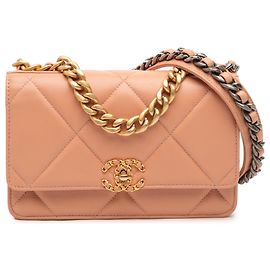 Chanel 19 Wallet on Chain em pele de cordeiro acolchoada rosa Rosa