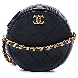 Borsa a tracolla rotonda Chanel Black CC in pelle d'agnello lucida matelassé Nero