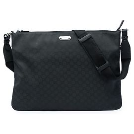 Borsa a tracolla Gucci in nylon GG nero Nero