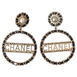 Chanel CC B18K Gold und schwarzes Leder Clip-On Ohrringe Schwarz Golden