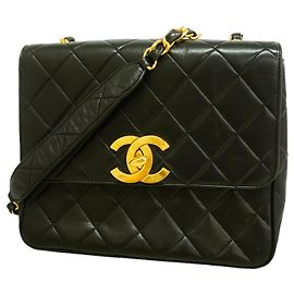 Borsa a tracolla con catena Chanel Matelassé Nero