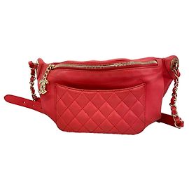Bolso Sling Chanel Matelassé de piel de cordero Roja
