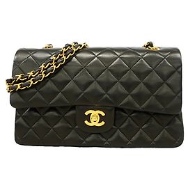 Chanel Matelassé Schultertasche Schwarz