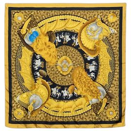 Hermès Foulard Hermes Carre 90 CASQUES et PLUMETS Multicolore