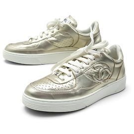 SNEAKERS CHANEL TENNIS TRAINER CC G45079 37 EM COURO Dourado