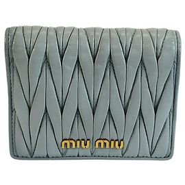 Cartera compacta acolchada Miu Miu Matelasse 5MV204 Azul