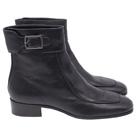 Yves Saint Laurent Saint Laurent Miles Stiefeletten aus schwarzem Leder Schwarz