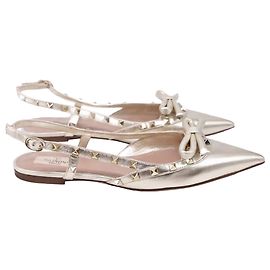 Sapatilhas slingback Valentino Garavani Rockstud com laço em pele dourada Dourado