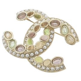 Broche Chanel em castanho, dourado, verde e branco Marrom Branco Dourado Verde