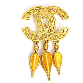 Broche Chanel em metal dourado Dourado