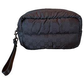 Necessaire acolchoada Gucci GG Supreme Preto