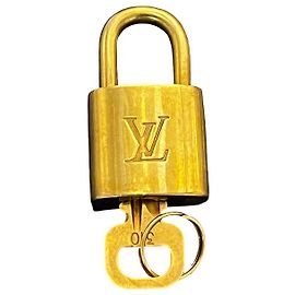 Louis Vuitton Padlock and Key Logo Metal medium D'oro