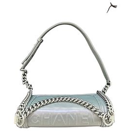 CHANEL Boy Medium - Cuir gris perle irisé Gris