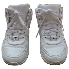 Chanel Sapatilhas Altas em Couro Branco Branco