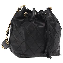Bolsa de Ombro CHANEL Matelasse em Couro Verniz Preto e Ouro CC Auth bs37475 Preto Dourado