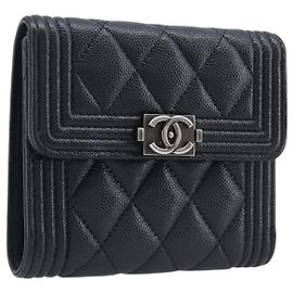 Cartera Compacta CHANEL Matelasse de Piel Caviar Negra Plata CC Auth 207781V Negro Plata