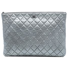 Silver Chanel Large Quilted Metallic Lambskin O Case Clutch Silvery