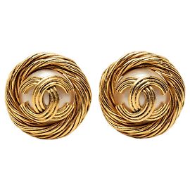 Chanel CC vergoldete Clip-On-Ohrringe mit Kunstperlen Golden